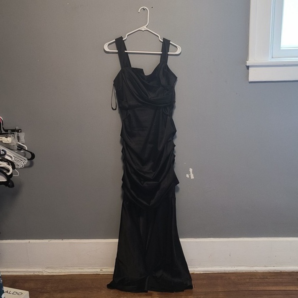 Le Chateau Women's Medium Black Dress
